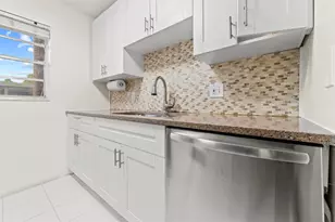 689 NE 6th Ct, Boynton Beach, FL 33435 - Photo 10