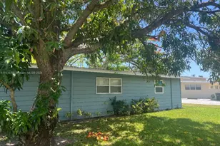 754 Date Palm Dr, Lake Park, FL 33403 - Photo 2