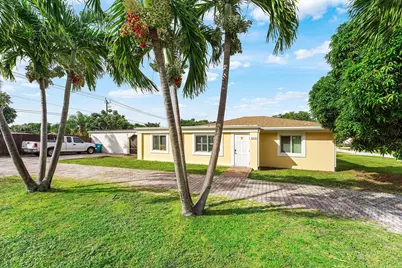 305 SW 3rd Street, Boynton Beach, FL 33435 - Photo 2