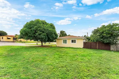 305 SW 3rd Street, Boynton Beach, FL 33435 - Photo 8