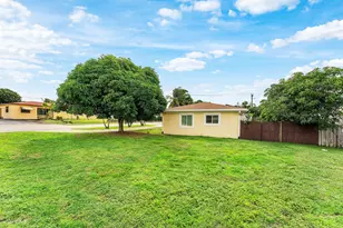 305 SW 3rd St, Boynton Beach, FL 33435 - Photo 8
