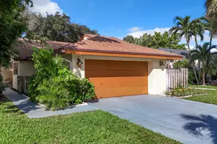 56 Baytree Cir, Boynton Beach, FL 33436 - Photo 2