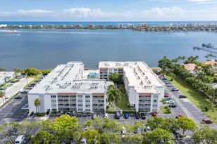 1516 S Lakeside Dr, Lake Worth Beach, FL 33460 - Photo 2