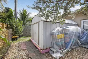 261 NE 41st St, Oakland Park, FL 33334 - Photo 28