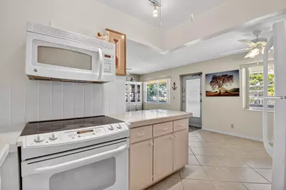 317 Windsor N, West Palm Beach, FL 33417 - Photo 8