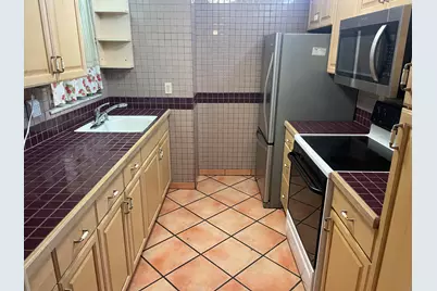 729 Lori Drive, Unit #405, Palm Springs, FL 33461 - Photo 6