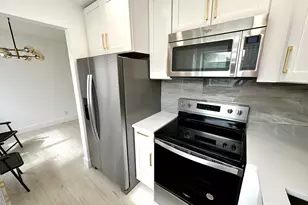 121 Sheffield F, West Palm Beach, FL 33417 - Photo 2