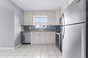 1205 S Lakes End Dr, Fort Pierce, FL 34982 - Photo 4