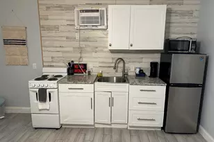 1258 Beach Road Unit #9 Studio, Singer Island, FL 33404 - Photo 2