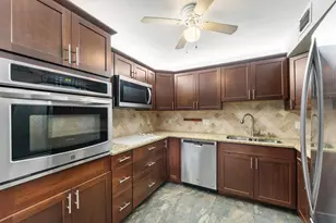 202 Wellington A, West Palm Beach, FL 33417 - Photo 4