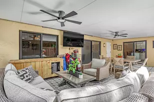 923 Springdale Cir, Palm Springs, FL 33461 - Photo 2