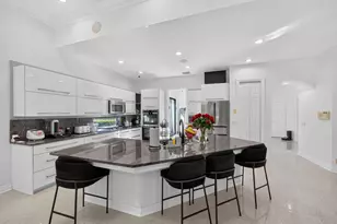 125 Pembroke Dr, Palm Beach Gardens, FL 33418 - Photo 4