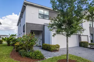 8709 Corvus Dr, Lake Worth, FL 33467 - Photo 2
