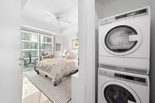 300 S Biscayne Blvd, Miami, FL 33131 - Photo 12