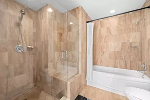 300 S Biscayne Blvd, Miami, FL 33131 - Photo 10