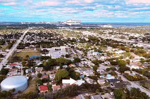 819 Colonial Rd, West Palm Beach, FL 33405 - Photo 2