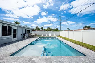 137 NW 7th St, Boca Raton, FL 33432 - Photo 8