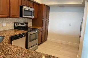 2425 Presidential Way, West Palm Beach, FL 33401 - Photo 4