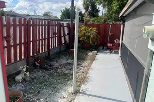 820 W Lakewood Rd, West Palm Beach, FL 33405 - Photo 20