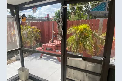 820 W Lakewood Road, West Palm Beach, FL 33405 - Photo 14