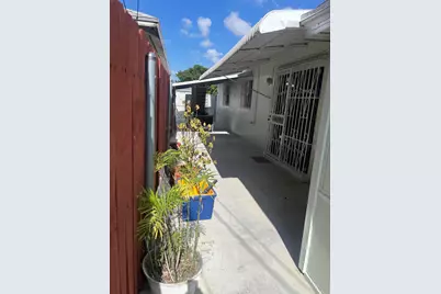 820 W Lakewood Road, West Palm Beach, FL 33405 - Photo 16