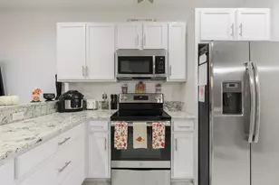 696 NE Waters Edge Ln, Port Saint Lucie, FL 34983 - Photo 12