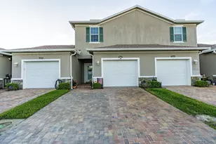 696 NE Waters Edge Ln, Port Saint Lucie, FL 34983 - Photo 4