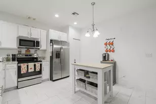 696 NE Waters Edge Ln, Port Saint Lucie, FL 34983 - Photo 10