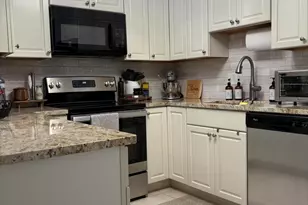 330 Knotty Pine Cir, Greenacres, FL 33463 - Photo 10