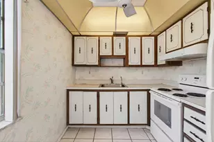 180 Flanders D, Delray Beach, FL 33484 - Photo 14