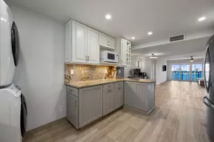 3040 Lake Shore Dr Unit #Ph 2, Riviera Beach, FL 33404 - Photo 4