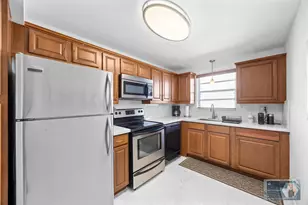 137 Golden Isles Dr, Hallandale Beach, FL 33009 - Photo 18