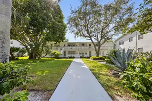 419 Sheffield Q, West Palm Beach, FL 33417 - Photo 2