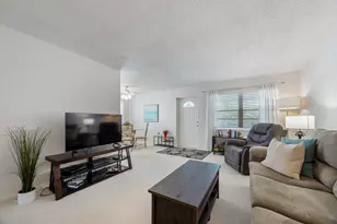419 Sheffield Q, West Palm Beach, FL 33417 - Photo 4