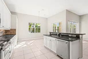 1366 Crossbill Ct, Weston, FL 33327 - Photo 24