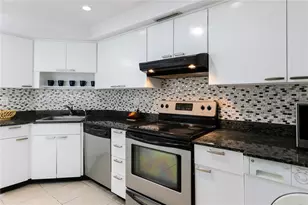 2400 Presidential Way Unit, West Palm Beach, FL 33401 - Photo 8