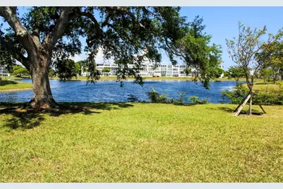 319 Newport V, Unit #319, Deerfield Beach, FL 33442 - Photo 16