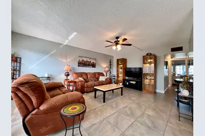 303 Wellington C, West Palm Beach, FL 33417 - Photo 4