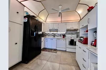 303 Wellington C, West Palm Beach, FL 33417 - Photo 2