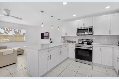 154 Valencia, Unit #G, Delray Beach, FL 33446 - Photo 4