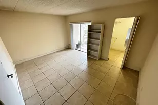 600 Village Green Ct, Palm Springs, FL 33461 - Photo 10