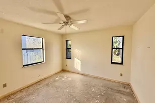 933 SE Streamlet Ave, Port Saint Lucie, FL 34983 - Photo 8