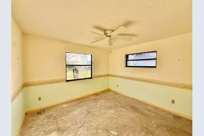 933 SE Streamlet Avenue, Port Saint Lucie, FL 34983 - Photo 4