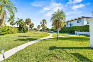 580 Egret Dr Unit, Hallandale Beach, FL 33009 - Photo 2