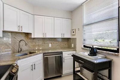 130 Lakeshore Drive, Unit #323, North Palm Beach, FL 33408 - Photo 8