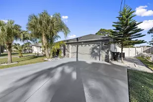 2471 SE Leithgow St, Port Saint Lucie, FL 34952 - Photo 4