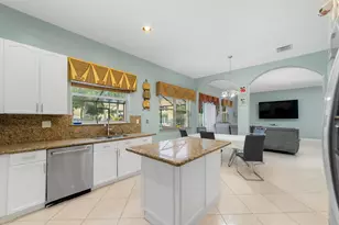 4225 Maggiore Way, West Palm Beach, FL 33409 - Photo 10