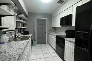 614 SW Lakehurst Dr, Port Saint Lucie, FL 34983 - Photo 2