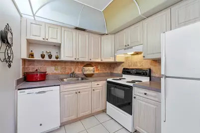 157 Flanders D, Delray Beach, FL 33484 - Photo 12