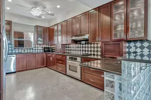1640 Presidential Way, West Palm Beach, FL 33401 - Photo 6